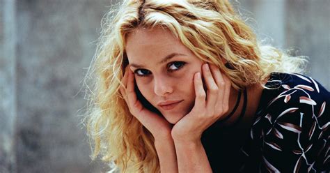 32 Breathtaking Photos of Vanessa Paradis Through。